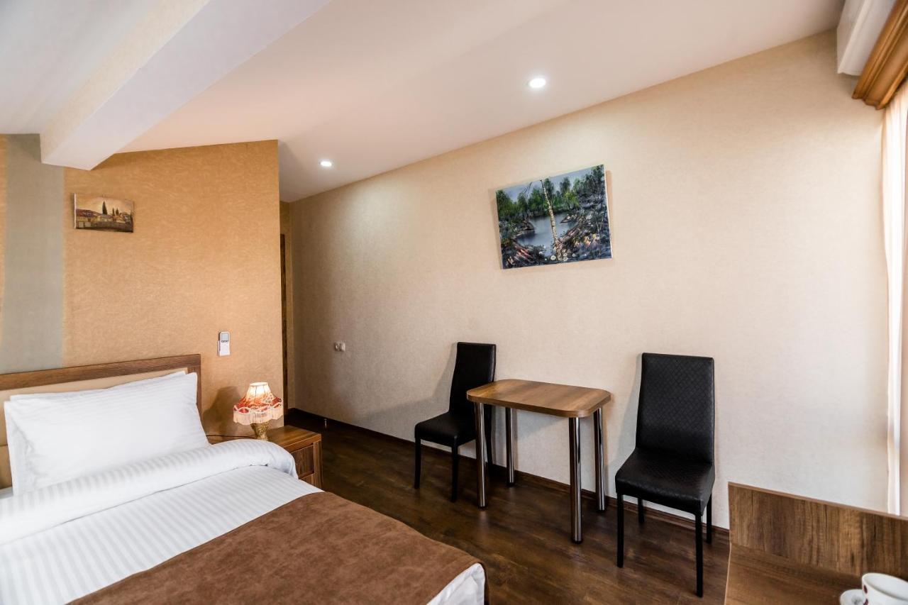George Hotel Tbilisi Bagian luar foto